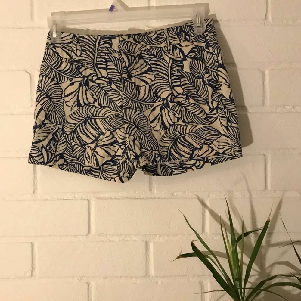 Patagonia || leaf print blue/white shorts SZ 4